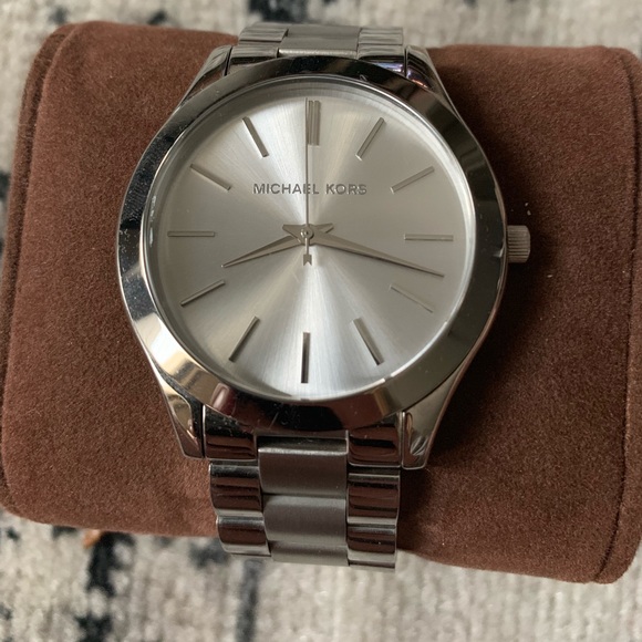 SILVER MICHAEL KORS WATCH WITH BOX - Picture 1 of 5